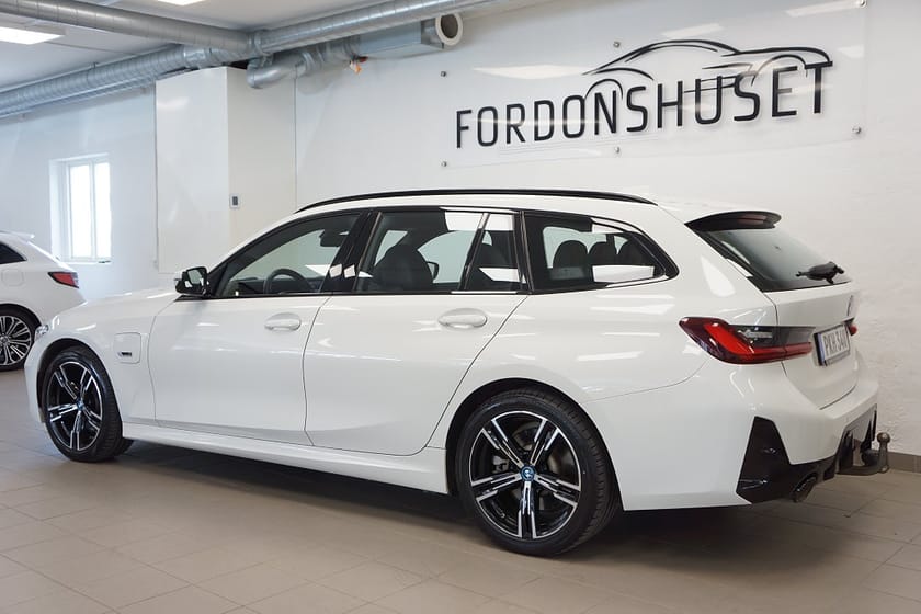 Bild 2 av BMW 330e Touring STEPTRONIC M-SPORT | DRAGKROK