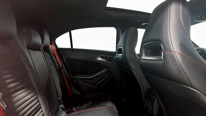 Bild 5 av Mercedes-Benz AMG A 45 4MATIC / Panorama / HarmanKardon