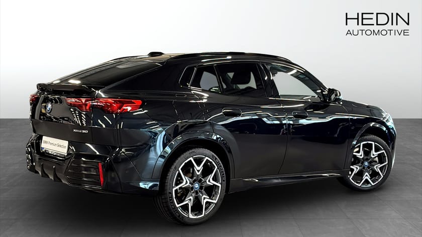 Bild 2 av BMW iX2 xDrive30 xDrive30e M Sport Driving Assist+ Panorama 360 Kamera H/K