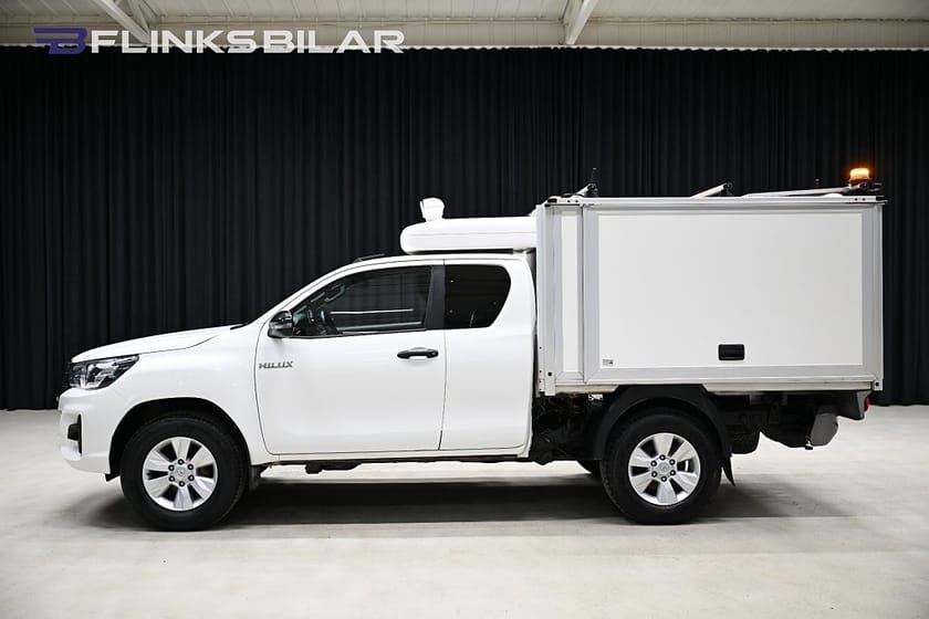 Bild 2 av Toyota Hilux Extra Cab 2.4 AWD 150HK Servicebil|Kåpa|Inredd|MktUtrustning|Moms
