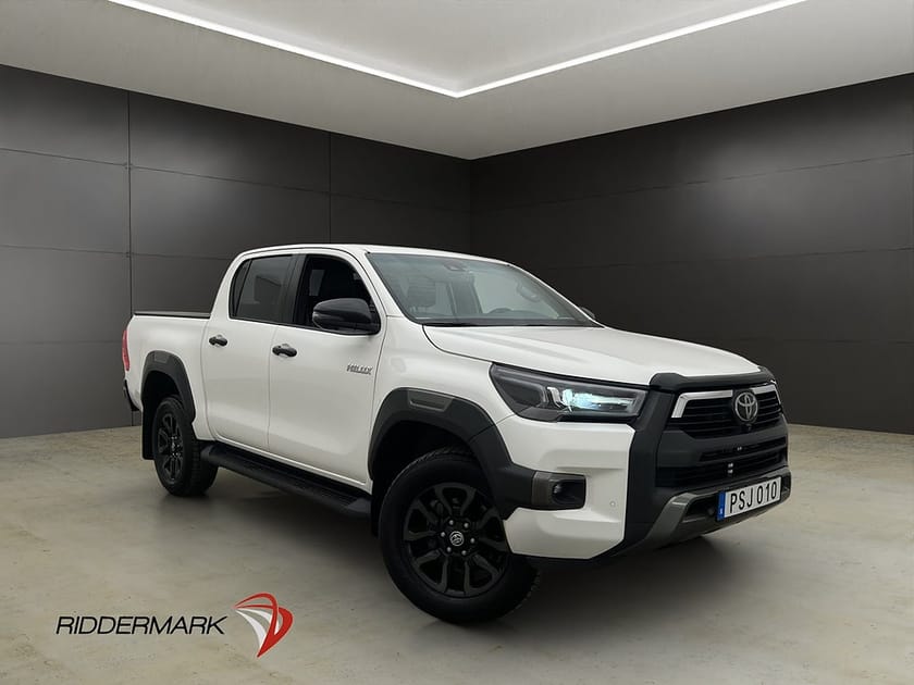 Bild 1 av Toyota Hilux Dubbelhytt Invincible 2.8 4WD Värm Drag JBL Diff 360° Moms