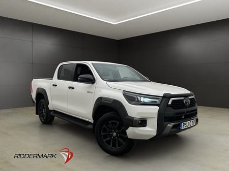 Toyota Hilux Dubbelhytt Invincible 2.8 4WD Värm Drag JBL Diff 360° Moms