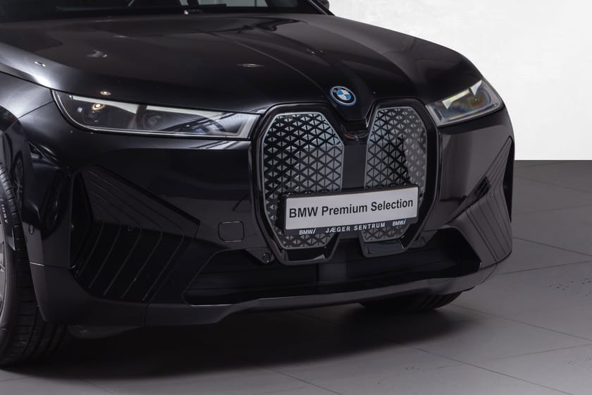 Bilde 2 av BMW iX xDrive40 FullyCharge-Sportspakke-Krok-Glasstak