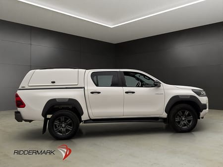 Toyota Hilux Dubbelhytt Invincible 2.8 4WD M/K-Värm Drag JBL Kåpa Moms