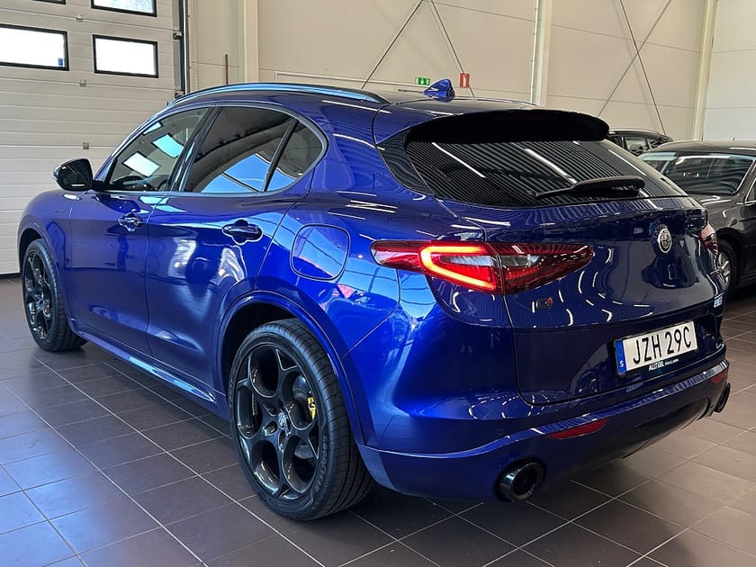 Bild 4 av Alfa Romeo Stelvio 2.0 Turbo 280hk Q4 Veloce Navi/Kamera/BLIS/HK/Helskinn