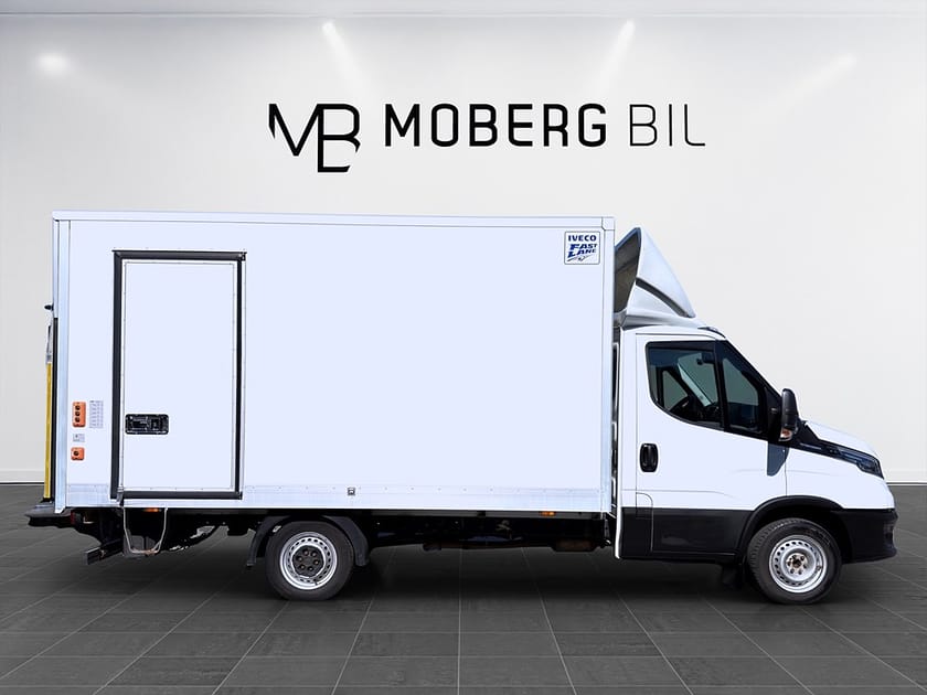 Bild 3 av Iveco Daily 35-160 Chassi Cab Volymskåp 156hk Värmare MOMS B-Kamera