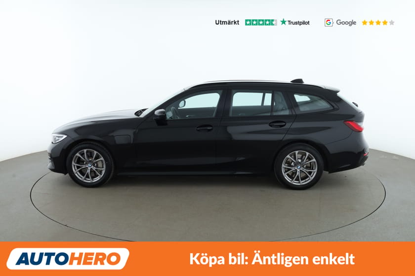 Bild 2 av BMW 330e Touring Sport line / Dragkrok, CarPlay, Rattvärme