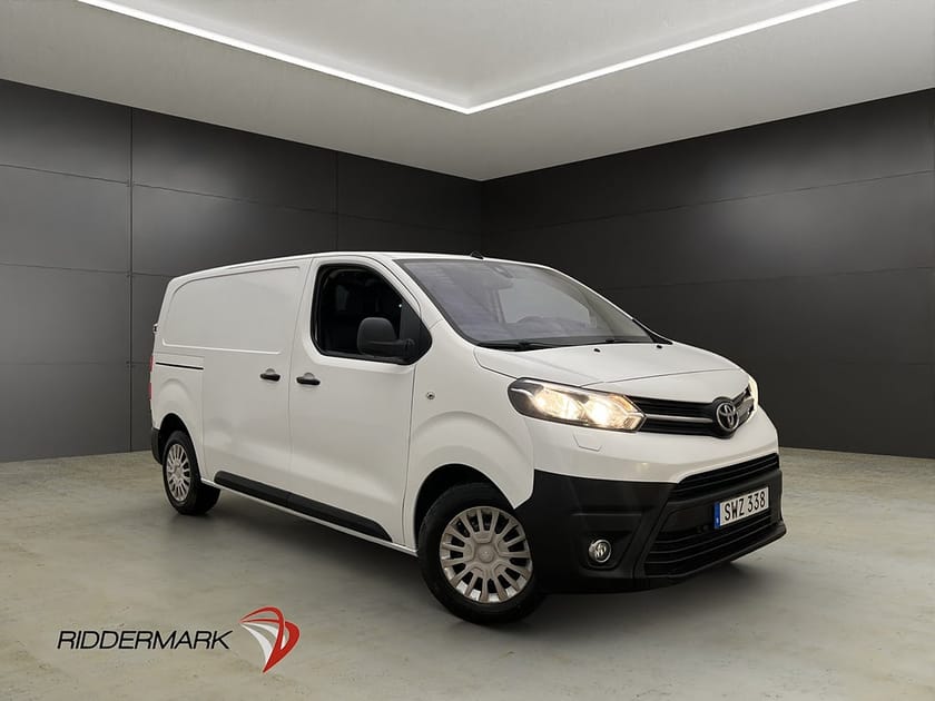 Bild 1 av Toyota Proace L2 Värmare PDC Dragkrok HUD 2xDörrar MOMS