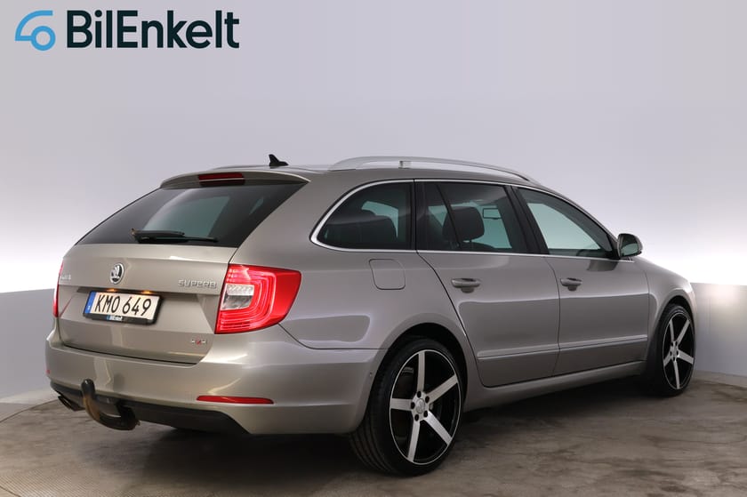 Bild 3 av Škoda Superb Kombi 170 TDI 4X4 DSG Drag D-Värme