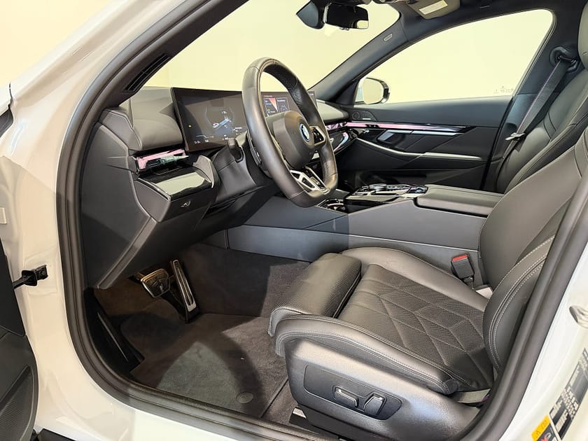 Bild 3 av BMW i5 eDrive40 Touring M-Sport PRO, Drag, HK,Driving Plus,Parking Plus,Head Up