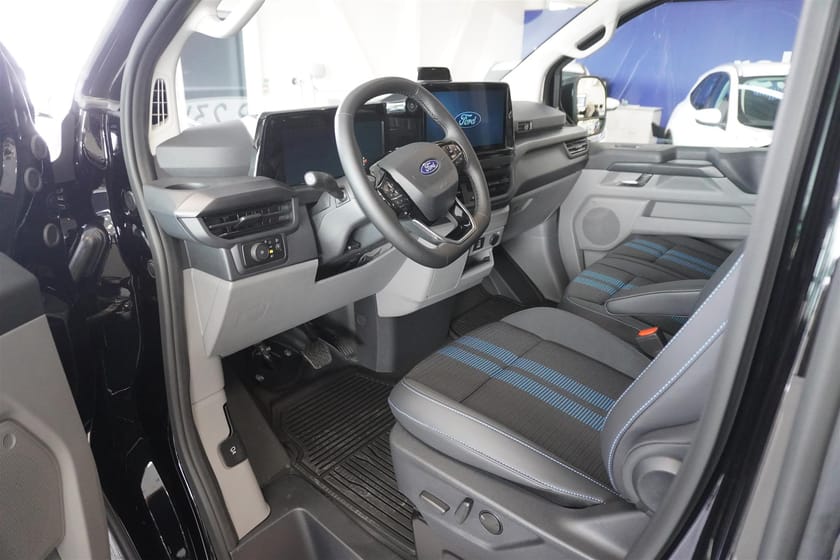 Bild 2 av Ford E-Transit Custom 340 AWD E-Custom Skåp Sport 320s Elmotor 160kw 218hk 1-Växlad El