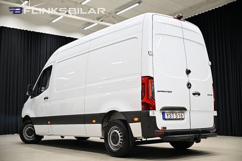 Bild 4 av Mercedes-Benz Sprinter 314 CDI FWD Panel Van 9G 143HK Automat|LED|Drag|Värmare|360° Kamera