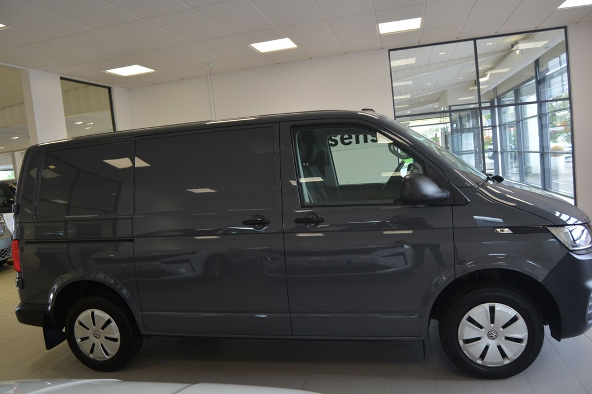 Volkswagen Transporter 2.0 TDI 2023, bild 4/10