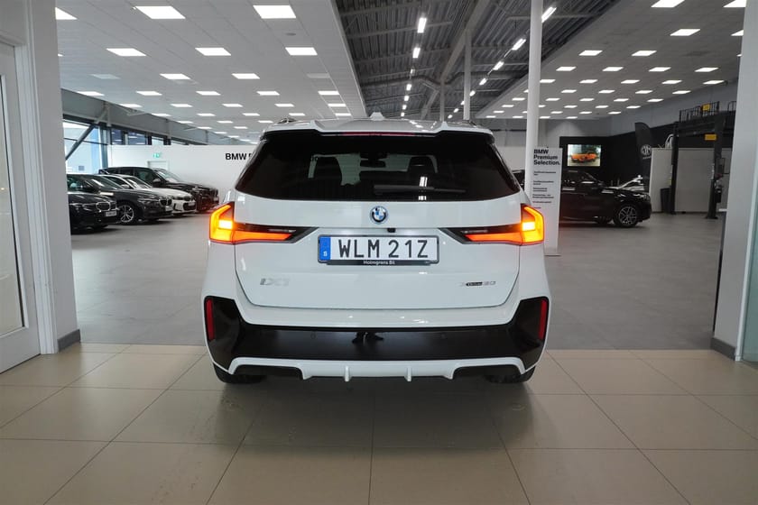 Bild 4 av BMW iX1 xDrive30 M Sport Pro HUD 19 360-Kamera Drag