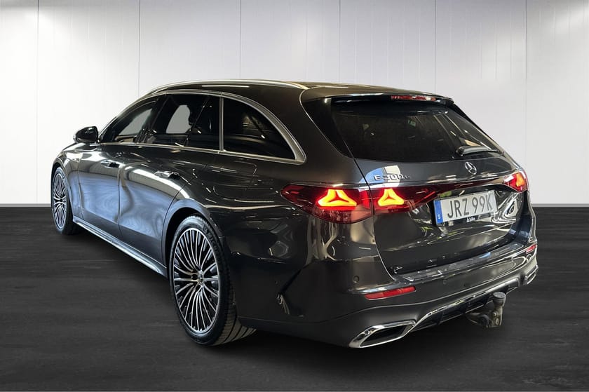 Bild 3 av Mercedes-Benz E 300 T e 300e AMG Superscreen Distronic Dragkrok Moms