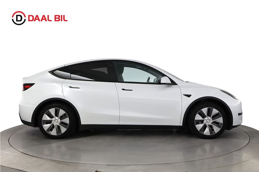 Bild 5 av Tesla Model Y Standard Range RWD 60 kWh 299HK PVÄRM DRAG AUTOPILOT B-KAM