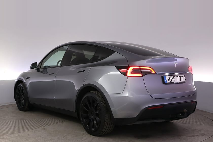 Bild 4 av Tesla Model Y Long Range AWD Uppg. Autopilot Panorama Drag