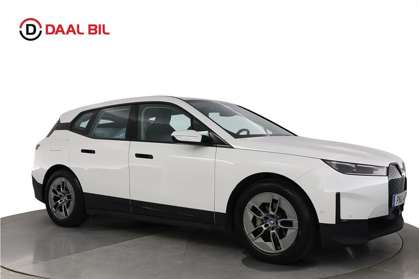 Bild 4 av BMW iX xDrive40 326HK 76,6kWh DRAGKROK VÄRMARE NAVI B-KAM MOMS