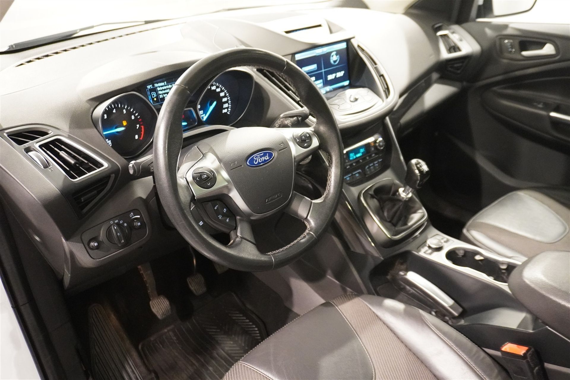 Ford Kuga 1.5T EcoBoost Titanium 2016, bild 7/10