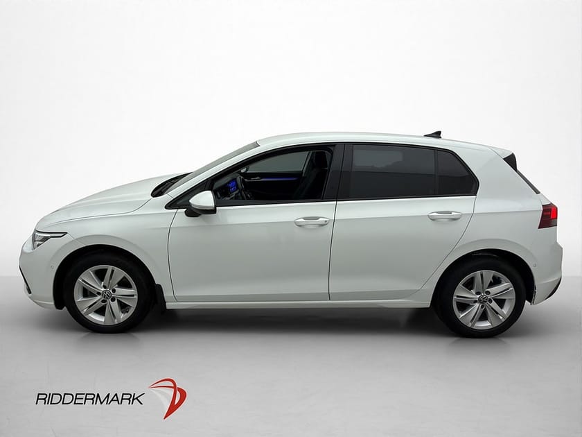 Bild 5 av Volkswagen Golf 1.0 eTSI 110hk CarPlay Sensorer Rattvärme