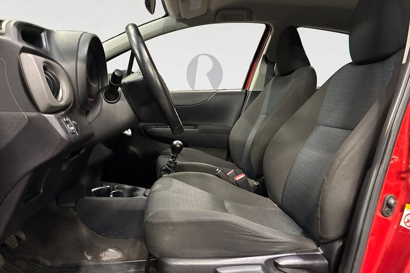 Bild 3 av Toyota Yaris 5-dörrar 1.33 Dual VVT-i 99 HK M&K NYSERV 0.47L/MIL 15"