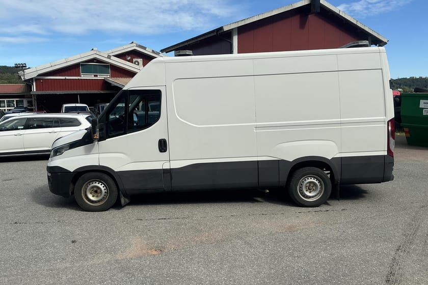 Bild 3 av Iveco Daily 35-140 Van 35 2.3 (136hk) Reparationsobjekt