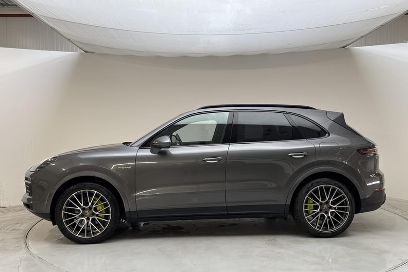 Bild 2 av Porsche Cayenne E-Hybrid (462hk) PDLS+ 360 Sport Chrono+