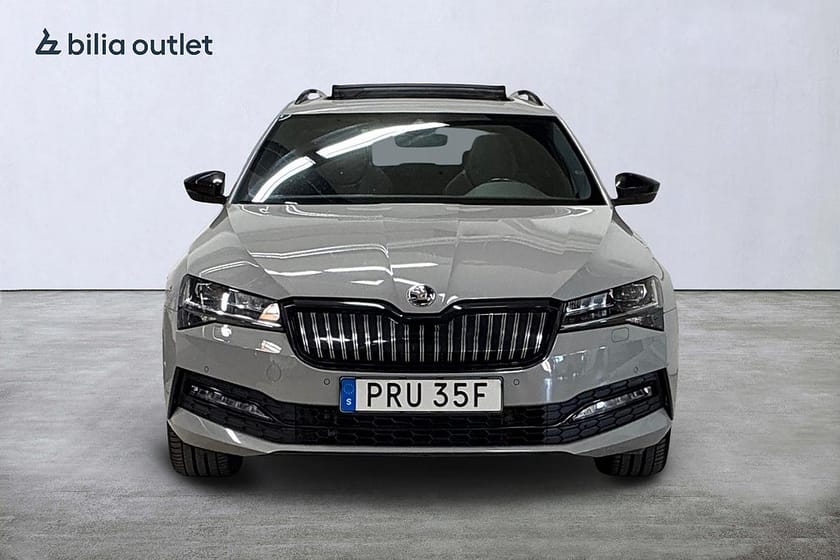 Bild 3 av Škoda Superb iV Kombi Skoda 1.4 TSI Sportline 218hk Cockpit Panorama Drag