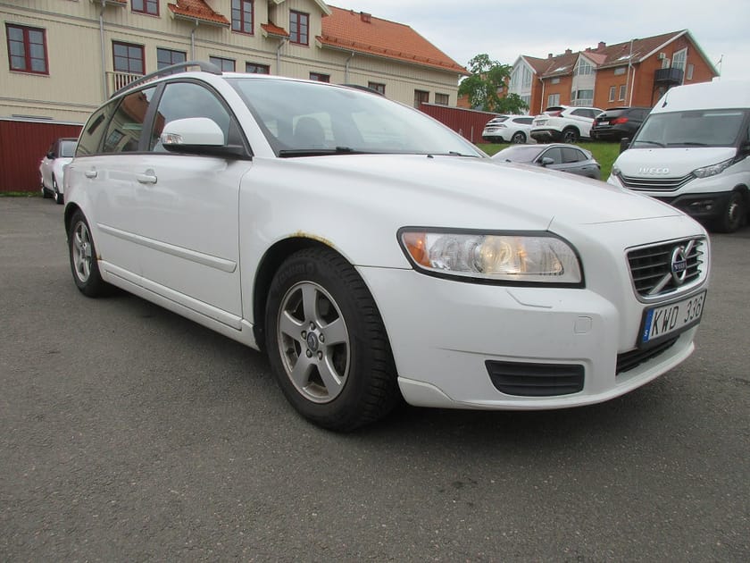 Bild 3 av Volvo V50 D2 115 hk Kinetic Euro 5 Drag Nyservad Årsskatt 1259 kr