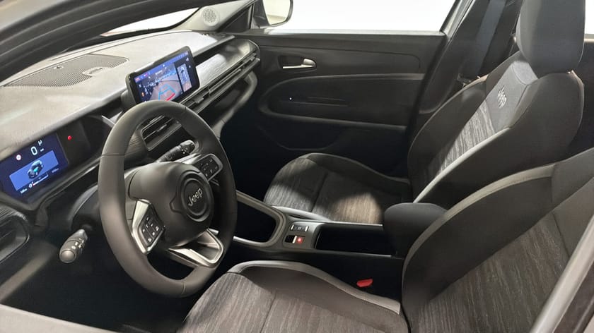 Bild 3 av Jeep Avenger e-Hybrid LONGITUDE PLUS MHEV T3 1.2 100HP DCT6 FWD