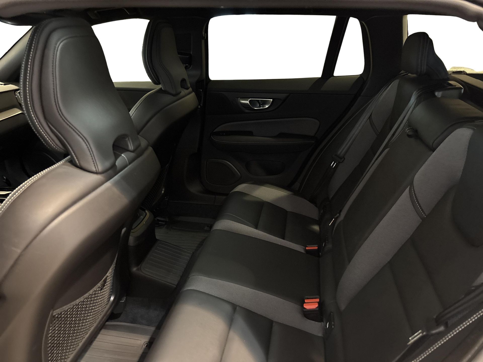 Volvo V60 T6 Plus Dark Nordic Edition 2026, kuva 7/10