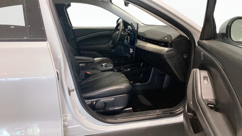 Bild 3 av Ford Mustang Mach-E Standard Range RWD TEKNIKPAKET