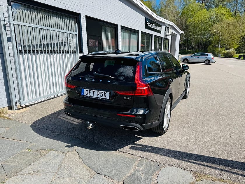 Bild 3 av Volvo V60 Cross Country B4 197HK AWD AUTOMAT / PILOT / NAVI / DRAG / VÄRMARE