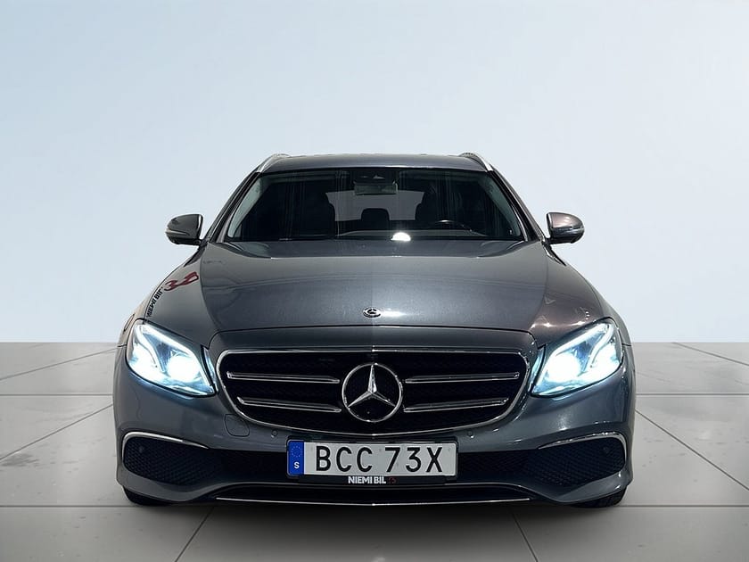 Bild 2 av Mercedes-Benz E 220 T d 4MATIC Avantgarde 360° Widescreen Dvärm Drag GPS SoV