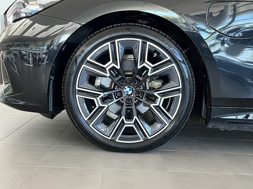 Bild 4 av BMW 530e xDrive Sedan 4,95 ränta M Sport B&W Drag ComfortAccess