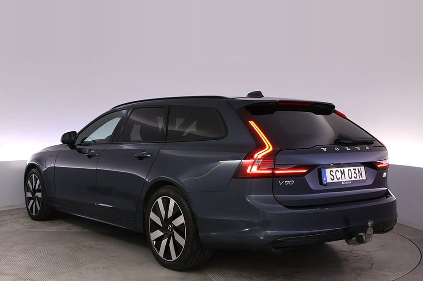 Bild 4 av Volvo V90 Recharge T8 AWD Ultimate Dark Pano H/K 360 Drag