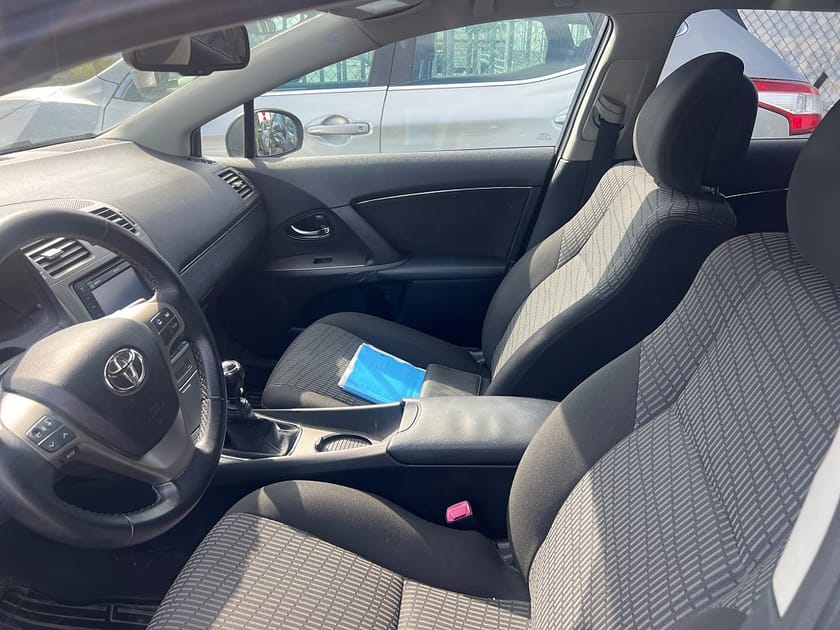 Bild 2 av Toyota Avensis Kombi 1.8 Valvem Business Eu5 Navi B-Kamera 12500 Mil!