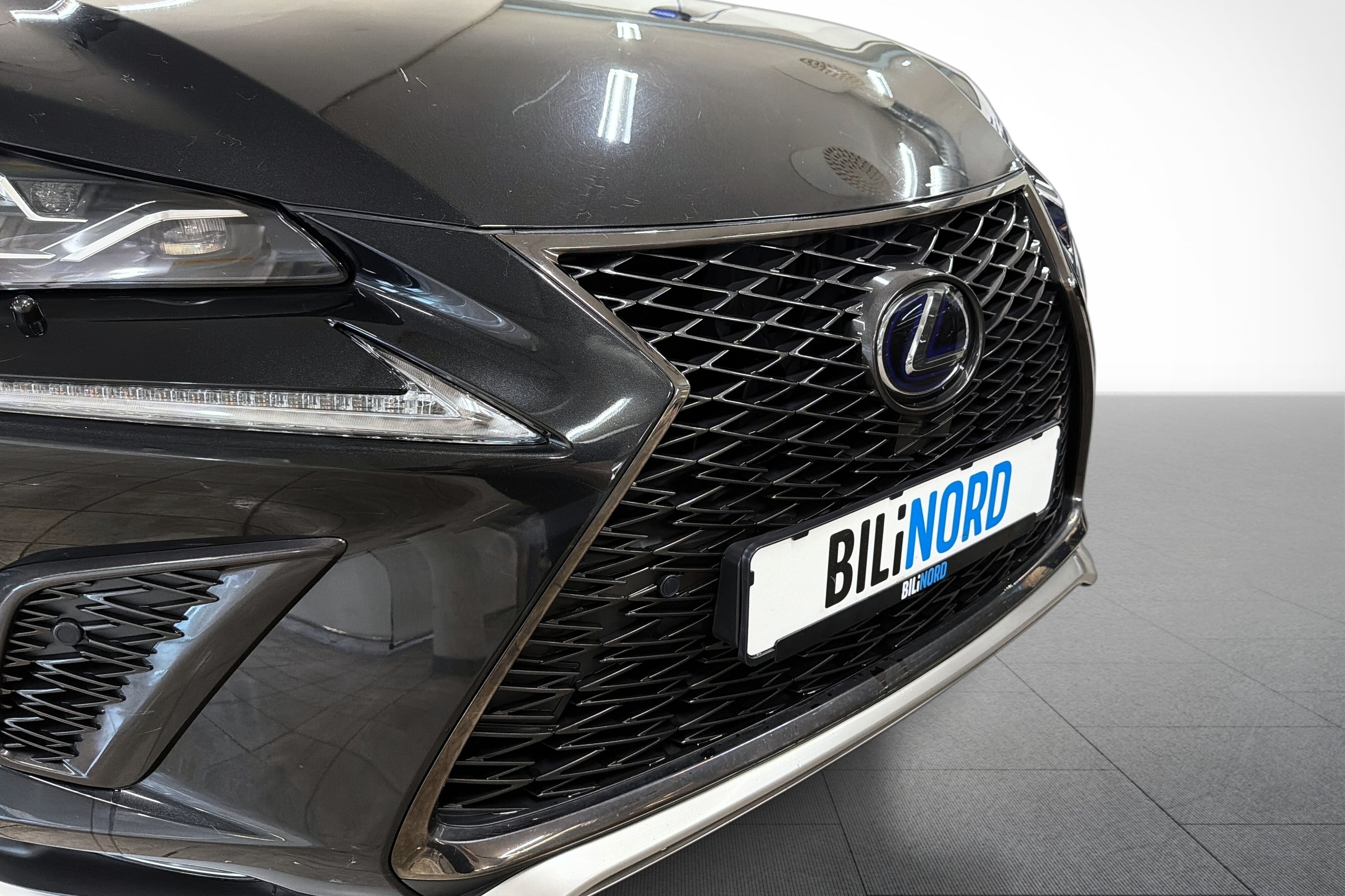 Lexus NX 300h AWD bilde 8