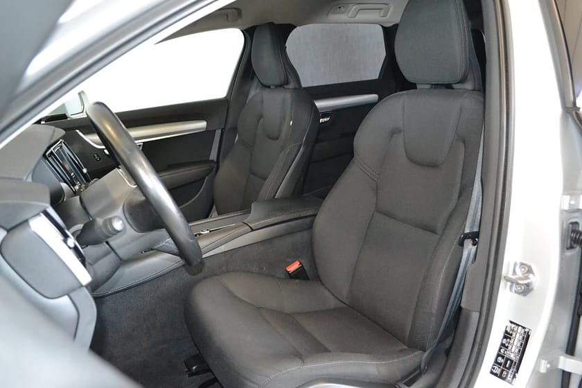Bild 5 av Volvo V90 D4 AWD Aut Momentum Drag Navi