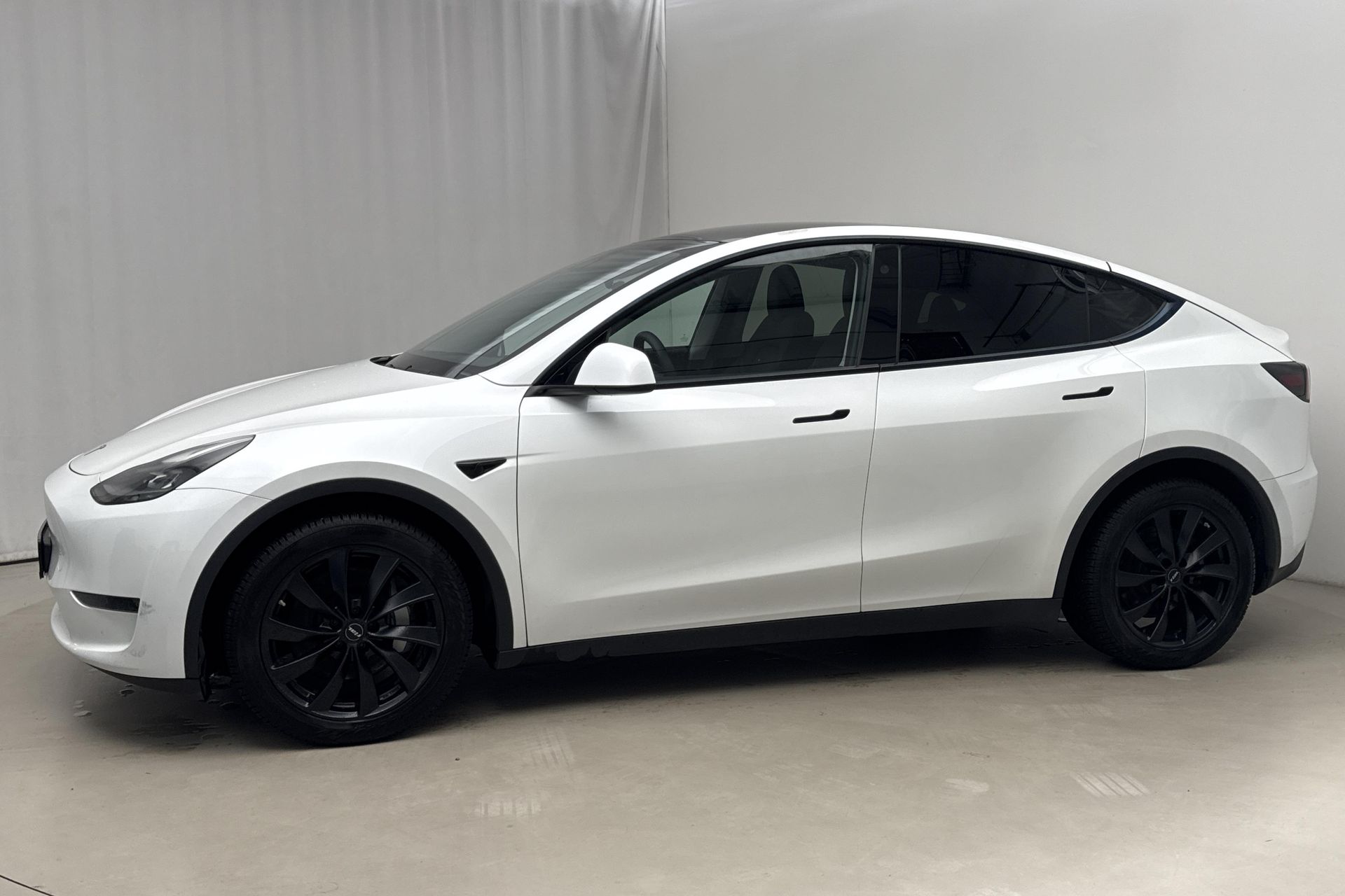 Tesla Model Y Long Range AWD 2023, bild 2/10