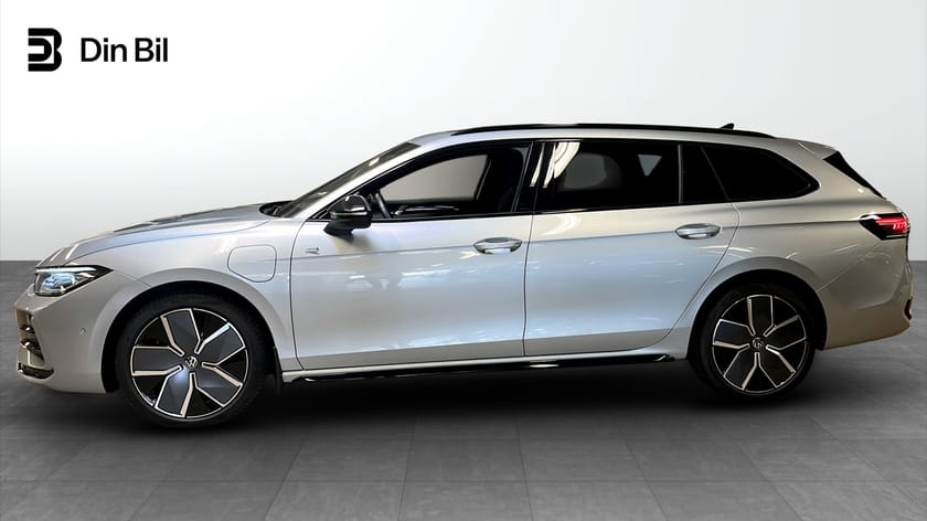 Bild 2 av Volkswagen Passat Variant eHybrid R-Line Black Style/Panorama/Drag