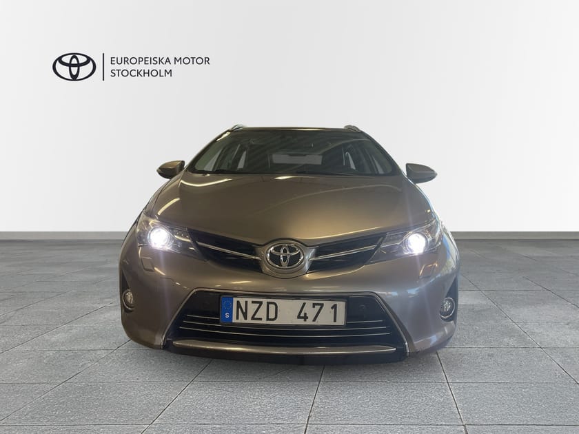 Bild 5 av Toyota Auris Touring Sports 2.0 D-4D KOMBI EXECUTIVE - V-HJUL/DRAG/MOTORVÄRMARE
