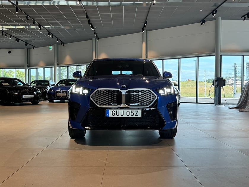 Bild 2 av BMW iX2 xDrive30 M Sport D/A Plus Drag Rattvärme Tonade rutor