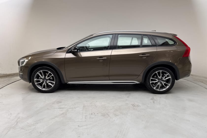 Bild 2 av Volvo V60 Cross Country D4 AWD 190hk Summum Värmare Drag