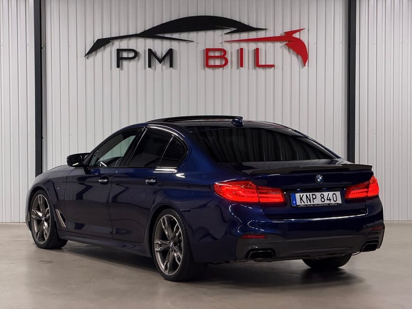 Bild 4 av BMW M550i xDrive Sedan / Ultimate Edition / Svensksåld / Massage / B&W