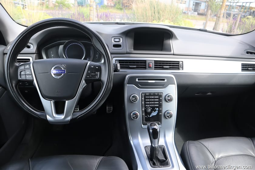 Bild 5 av Volvo V70 II D3 150hk Dynamic Edition, Momentum Classic Svensksåld Drag Skinn VOC
