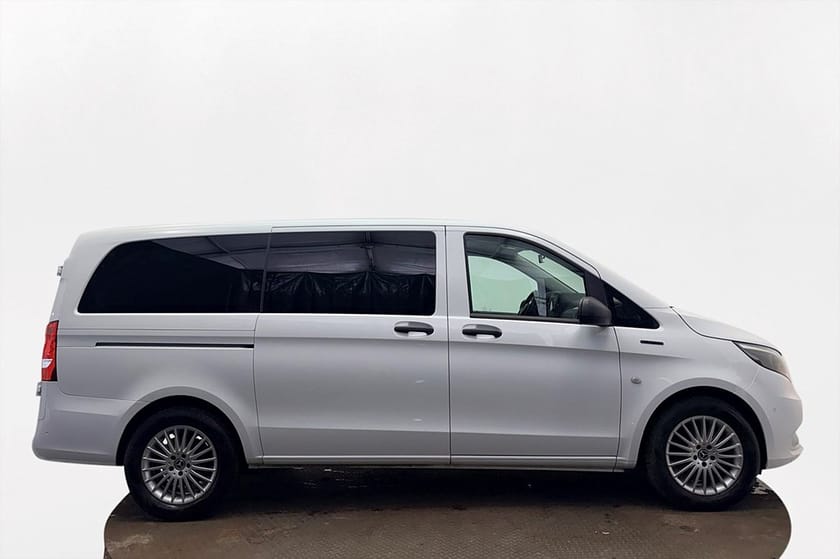 Bild 5 av Mercedes-Benz eVito Tourer 129 3.5t CCS 2xSidodörr Inredd Kamera 3-sits 204hk
