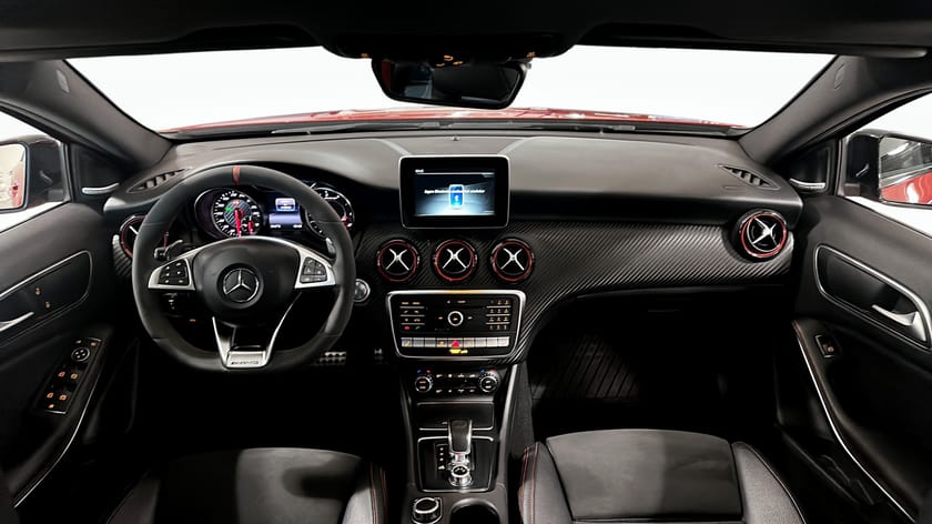 Bild 4 av Mercedes-Benz AMG A 45 4MATIC / Panorama / HarmanKardon