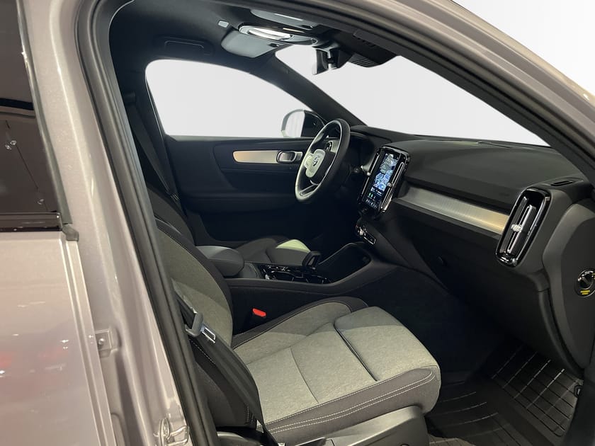 Bild 5 av Volvo XC40 B4 FWD Bensin Plus Dark