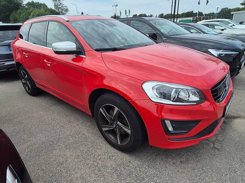 Bild 2 av Volvo XC60 AWD D5 R-Design 220HK 4x4 Panorama läder